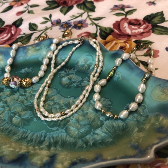 Bundle of 3 Delicate Gold and Pearl Bracelets - Picture 3 of 12